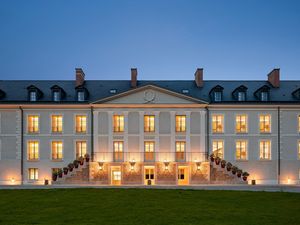 Einst im Besitz der Industriellenfamilie Oberkampf-Mallet verkörpert das Luxus-Refugium eine Form des „leisen Glamours" Einst im Besitz der Industriellenfamilie Oberkampf-Mallet verkörpert das Luxus-Refugium eine Form des „leisen Glamours"