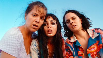 Nicole (Sanda Codreanu), Ruby (Souheila Yacoub) und Elise (Noémie Merlant)