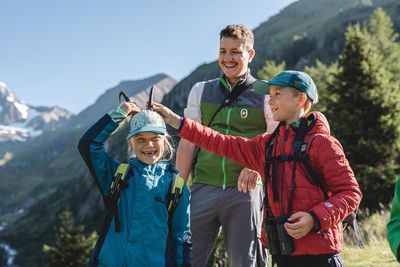 Beim Wildniscamp des Nationalparks Hohe Tauern in Osttirol stehen neben Streifzügen im Hochgebirge unter anderem Wildtierbeobachtungen, das Einrichten eines Lagerplatzes sowie Übernachtung unter freiem Sternenhimmel auf dem Programm