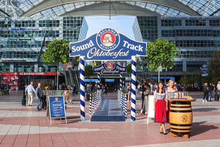 Der "Sound Track" war prominent zwischen den Terminals Eins und Zwei am Münchner Flughafen installiert