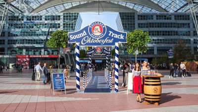 Der "Sound Track" war prominent zwischen den Terminals Eins und Zwei am Münchner Flughafen installiert