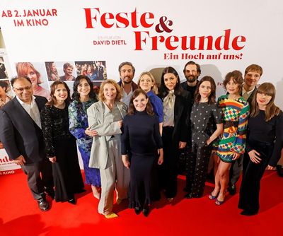 Walid Nakschbandi (Film- und Medienstiftung NRW), Laura Mihajlovic (Wiedemann & Berg Film), Pegah Ferydoni, Annette Frier, Regisseur David Dietl, Jasna Vavra (LEONINE Studios), Laura Tonke, Jasmin Shakeri, Quirin Berg (LEONINE Studios), Antje Traue, Katia Fellin, Henning Flüsloh, Victoire Velarde (LEONINE Studios)