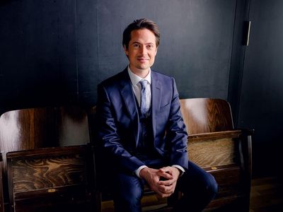 Ab der Spielzeit 2024/25 ist Leo McFall Generalmusikdirektor des Hessischen Staatstheaters Wiesbaden
