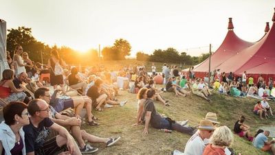 Picknickstimmung beim Freiburger Zelt-Musik-Festival im Schwarzwald