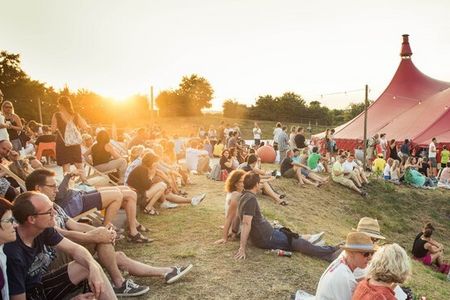 Picknickstimmung beim Freiburger Zelt-Musik-Festival im Schwarzwald