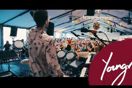 Der vielseitige Musiker Youngr Live 2024 in Deutschland