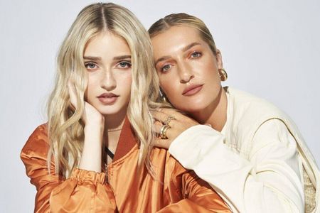 HoneyPuu (l.) und Karo Kauer waren die Gesichter der Kampagne