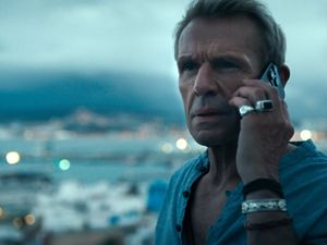 Richard (Lambert Wilson) versucht vor seiner Abeise aus Tanger vergeblich, Malik ein Visum zu besorgen