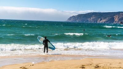 Die Strände westlich von Lissabon nahe der luxuriösen Ferienvillen von Victor‘s Portugal Malveira-Guincho lohnen immer einen Besuch, nicht nur für Surfer