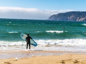 Die Strände westlich von Lissabon nahe der luxuriösen Ferienvillen von Victor‘s Portugal Malveira-Guincho lohnen immer einen Besuch, nicht nur für Surfer Die Strände westlich von Lissabon nahe der luxuriösen Ferienvillen von Victor‘s Portugal Malveira-Guincho lohnen immer einen Besuch, nicht nur für Surfer