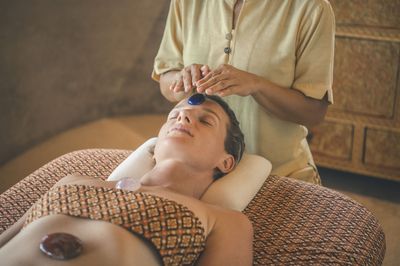Beim Retreat „Journey to Inner Vitality“ trifft die jahrhundertealte Thermaltradition des Grand Resort Bad Ragaz auf Kamalayas ganzheitlichen Ansatz, der sich unter anderem im Signature Treatment „Three Treasures“ widerspiegelt