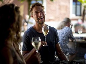 Die bayerische Alpenstadt Bad Reichenhall ist mittlerweile mehrmals jährlich Schauplatz von saisonalen Streetfood-Festivals mit zahlreichen kulinarischen Überraschungen Die bayerische Alpenstadt Bad Reichenhall ist mittlerweile mehrmals jährlich Schauplatz von saisonalen Streetfood-Festivals mit zahlreichen kulinarischen Überraschungen