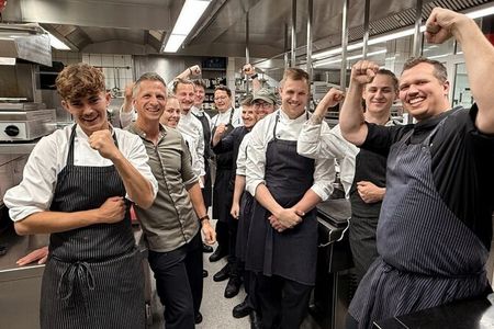 Sternekoch Maximilian Moser und sein Team vom Gourmetrestaurant Aubergine dürfen auch 2026 über einen der begehrten MICHELIN-Sterne jubeln
