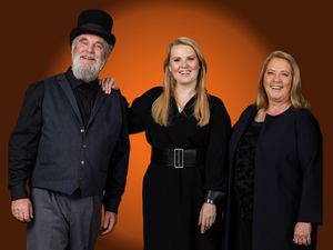 Kathy, Patricia & Paul Kelly Kathy, Patricia & Paul Kelly
