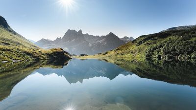 986 Höhenmeter müssen Urlauber auf der „(E-)Bike & Hike“-Strecke von St. Anton am Arlberg zum Langsee im hinteren Silbertal überwinden