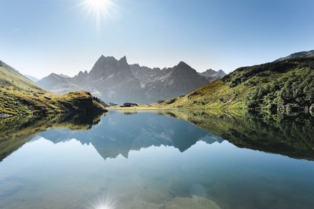 986 Höhenmeter müssen Urlauber auf der „(E-)Bike & Hike“-Strecke von St. Anton am Arlberg zum Langsee im hinteren Silbertal überwinden