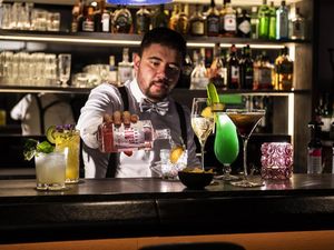 Der hausgebrannte RUNDAI Gin gilt in der hoteleigenen Oma Rosa Bar im bayerischen Bodenmaiser Hof als absolutes Highlight Der hausgebrannte RUNDAI Gin gilt in der hoteleigenen Oma Rosa Bar im bayerischen Bodenmaiser Hof als absolutes Highlight