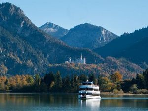 Die Forggensee-Schifffahrt ist alljährlich von 1. Mai bis 15. Oktober in Betrieb und transportiert ihre Gäste wahlweise auf der MS Allgäu oder der MS Füssen mit Blick auf Schloss Neuschwanstein über Bayerns fünftgrößten See Die Forggensee-Schifffahrt ist alljährlich von 1. Mai bis 15. Oktober in Betrieb und transportiert ihre Gäste wahlweise auf der MS Allgäu oder der MS Füssen mit Blick auf Schloss Neuschwanstein über Bayerns fünftgrößten See