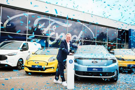 Zur Feier des 100-jährigen Jubiläums setzt Ford erneut auf Knossi als authentischen Botschafter