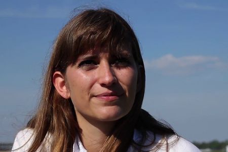 Olga Bach, geboren 1990, wurde vor allem durch ihre Theaterstücke bekannt