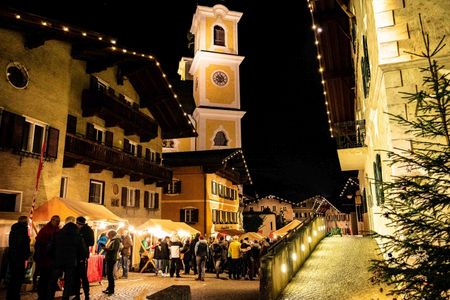 Im historischen Ortskern: 2024 beim Neujahrsmarkt in Hopfgarten begrüßen