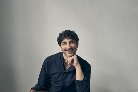 Ein Porträt von Avi Avital
