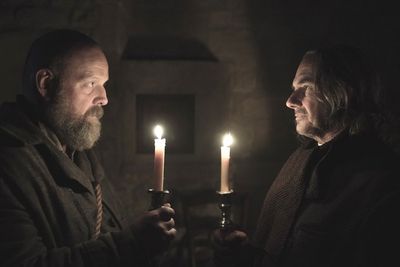 Rededuell: Jean Valjean (Grégory Gadebois) und Bienvenu (Bernard Campan)