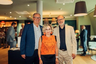 Eröffnungsfeier harry's home Lienz: v. l. n. r.: Harald Ultsch; harry's-home-Gründer und -Geschäftsführer; Elisabeth Blanik, Bürgermeisterin Lienz; Christoph Andexlinger, CEO Projektentwickler SES