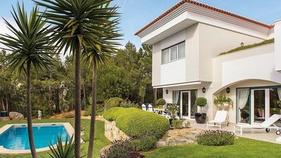 In der exklusiven Ferienhausanlage Victor’s Portugal Malveira-Guincho an der Westküste der Iberischen Halbinsel trifft Stil auf Komfort, etwa in einer der fünf freistehenden Poolvillen