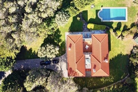 Ruhezone im Grünen: In den luxuriösen Ferienvillen von Victor’s Portugal Malveira-Guincho nahe Lissabon genießen Urlauber absolute Privatsphäre und extravagante Designs