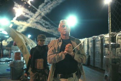 Deandra (Regina Hall) und Colonel Steven Lockjaw (Sean Penn) - Bobs Erzfeind von Bob taucht nach 16 Jahren wieder auf