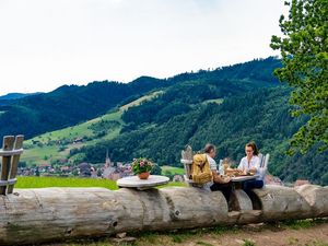 Im Donissi Hofladen von Markus Schwarz lässt sich der Rucksack mit regionalen Spezialitäten füllen – fürs Picknick auf der Tour