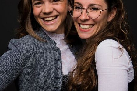Die Schwestern Eva (li.) und Tanja Hauber leiten das Vier-Sterne-Superior-Hotel Haubers Naturresort in Oberstaufen