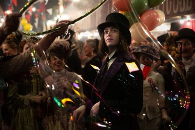 Dracula (Caleb Landry Jones) durchstreift halb Europa auf der Suche nach Elisabeta