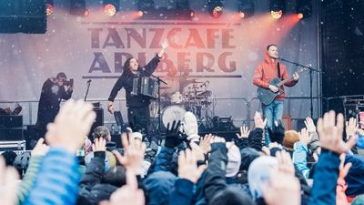 Après Ski mit Stil in Österreichs größtem Wintersportgebiet – im Frühjahr 2024 steigt das „Tanzcafé Arlberg Music Festival“ 