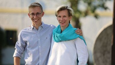 Seit 20 Jahren das Gesicht für achtsamen Tourismus: Gründerin Sonja Miko mit ihrem Sohn Samuel Miko, der die authentische und nachhaltige Philosophie von Indigourlaub in die nächste Generation trägt