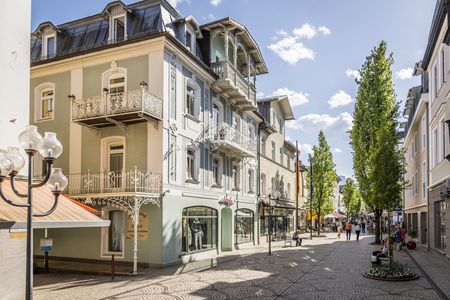 Dank direkter Bahnanbindung, kurzer Wege und einer zentralen Tourist Information gelingt der Einstieg in den Solo-Urlaub in Bad Reichenhall unkompliziert und entspannt