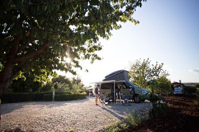 Romantische Weinhänge, weite Landschaften und geschichtsträchtige Städte: Hessen bietet vielfältige Möglichkeiten für Campingfreunde