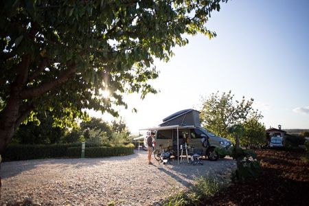 Romantische Weinhänge, weite Landschaften und geschichtsträchtige Städte: Hessen bietet vielfältige Möglichkeiten für Campingfreunde