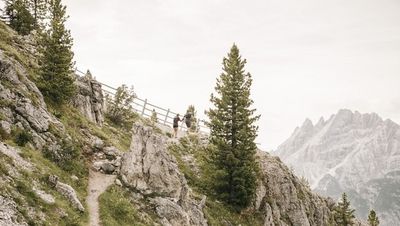 Anspruchsvoll, anstrengend und atemberaubend eindrucksvoll: Der Dolomitenhöhenweg 3 beginnt nahe des Naturhotel Leitlhof in Innichen in Südtirol
