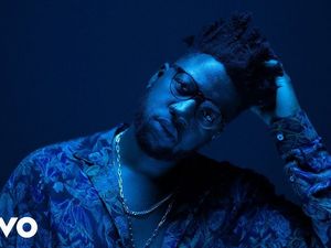 Kelvin Jones ist ein simbabwisch-britischer Singer-Songwriter. Er lebt und arbeitet in Deutschland Kelvin Jones ist ein simbabwisch-britischer Singer-Songwriter. Er lebt und arbeitet in Deutschland