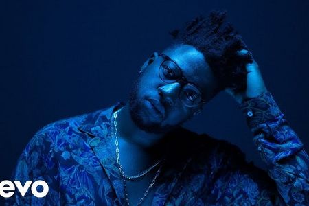 Kelvin Jones ist ein simbabwisch-britischer Singer-Songwriter. Er lebt und arbeitet in Deutschland