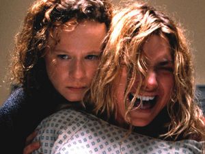 Claudia (Thora Birch) und Lidia Yuknavitch (Imogen Poots) Claudia (Thora Birch) und Lidia Yuknavitch (Imogen Poots)