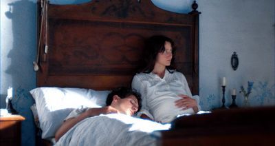 Pietro (Giuseppe De Domenico) und Lucia (Martina Scrinzi) erwarten ein Kind