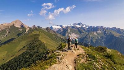 Die Schönheit des Weitwanderns liegt auch in seiner Schlichtheit. Mit leichtem Gepäck lässt man alles Unnötige hinter sich und genießt den Ausblick
