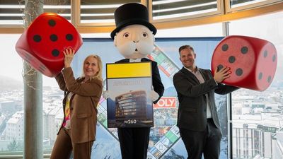 Unternehmensinhaberin Sonja Ultsch und General Manager Fabian Ultsch freuen sich über die Kooperation mit Monopoly und feierten den Launch im ADLERS Lifestyle-Hotel Innsbruck