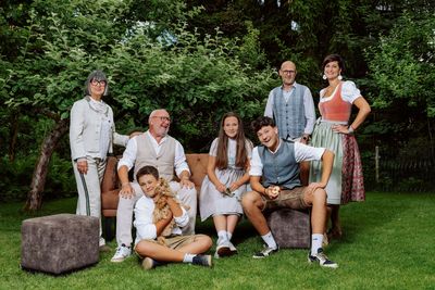 Mit den drei Kindern von Sandra Geiger-Pauli (re.) und ihrem Mann Anton steht die fünfte Generation in der Geschichte des Bodenmaiser Hof schon in den Startlöchern