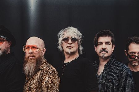 "Count Me In" ist eine kraftvolle Rocknummer, die mit ihrer Mischung aus Herz und Energie sofort ins Ohr geht