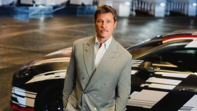 „Ich war schon immer ein Fan von Performance – sowohl auf der Leinwand als auch hinter dem Steuer. Diese gleiche Hingabe an Leistung und Nervenkitzel ist es, was Mercedes-AMG auszeichnet, und ich bin stolz, Teil dieses nächsten Kapitels zu sein.“ Brad Pitt