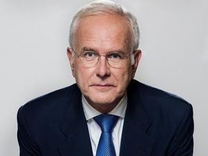 Selten hat man eine Medienberühmtheit wie Harald Schmidt zu Gast Selten hat man eine Medienberühmtheit wie Harald Schmidt zu Gast